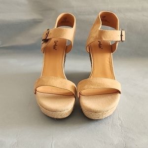 Limelight Tan Sandal Size 10